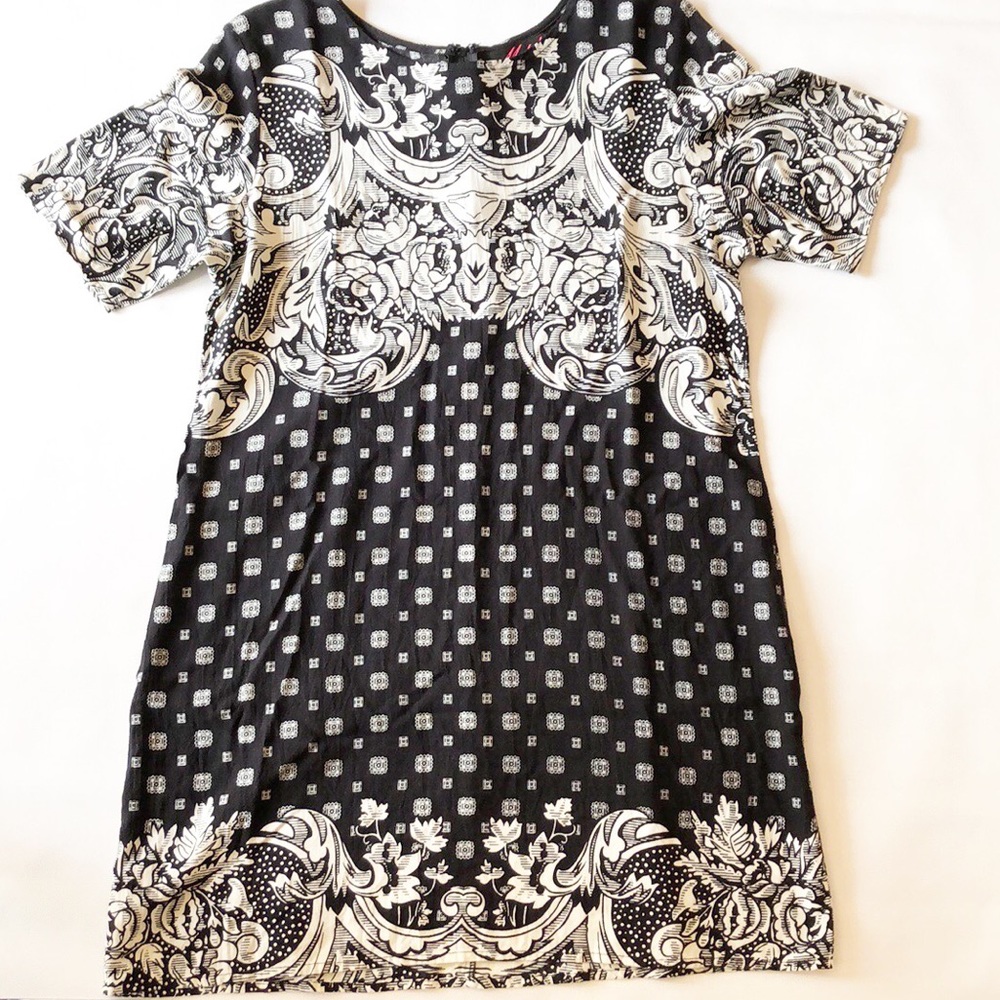 Motel black and white scarf print T-shirt dress
